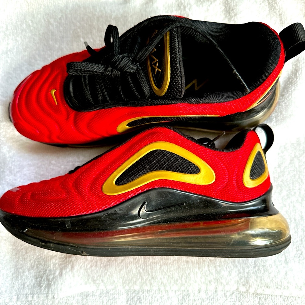 Women’s Nike 720 Air Max